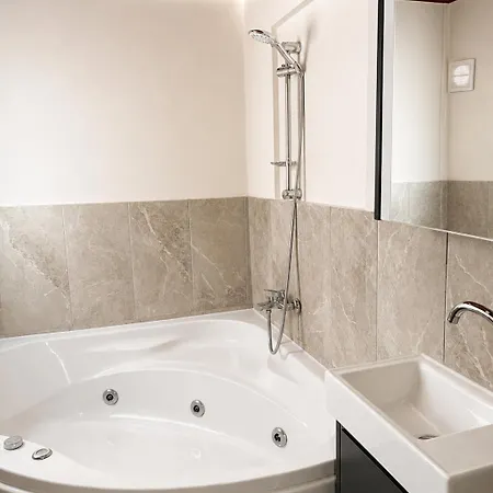 מלון דירות I1 - Stunning Seaview, By The Tram, Jacuzzi