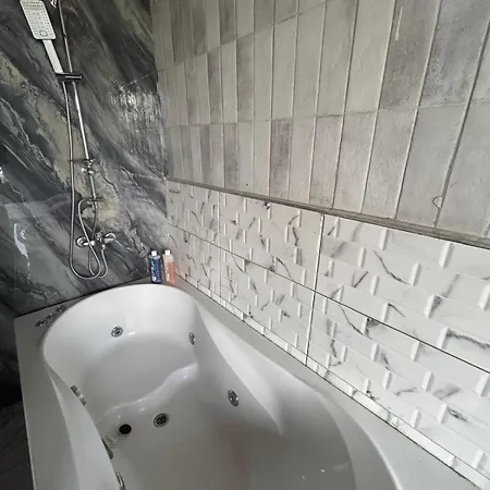 מלון דירות I1 - Stunning Seaview, By The Tram, Jacuzzi 3*