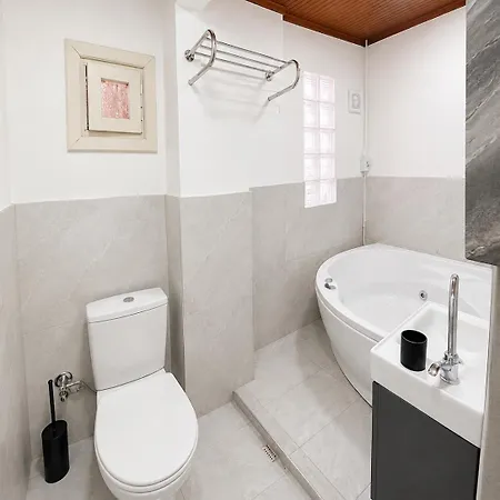 I1 - Stunning Seaview, By The Tram, Jacuzzi 3* איסטמבול